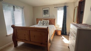 3 makuuhuonetta, silitysrauta/-lauta, Wi-Fi, vuodevaatteet