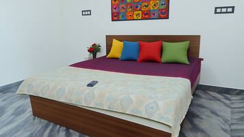 Deluxe Double Room, 1 King Bed, Balcony | Bathroom | Shower, free toiletries, towels, soap