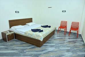 Habitació doble Deluxe, balcó | Llençols de cotó egipci, roba de llit d'alta qualitat i minibar gratuït