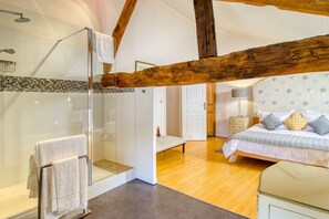 8 chambres, fer et planche Ă repasser, Wi-Fi, draps fournis