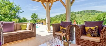 Manoir Des Cedres - Eight Bedroom Castle, Sleeps 20