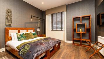 3 bedrooms, iron/ironing board, internet, bed sheets