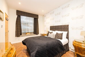 3 bedrooms, iron/ironing board, Internet, bed sheets