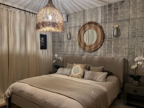 Strykejern/-brett, internettilgang og sengetøy