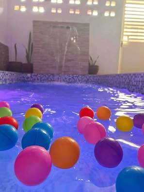 Villa, 2 habitaciones, accesible para personas con discapacidad, piscina privada | Piscina | Una piscina cubierta