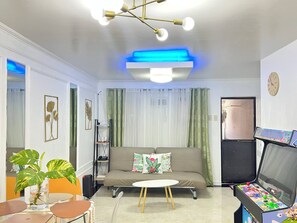 Vila, 2 quartos, acessível, piscina particular | Sala de estar