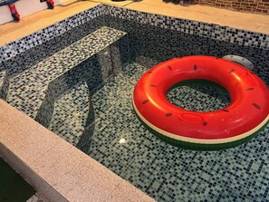 Vila, 2 quartos, acessível, piscina particular | Piscina | Piscina interna