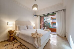 2 bedrooms, iron/ironing board, internet, bed sheets