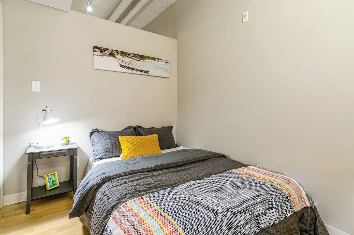 1 dormitorio, escritorio, tabla de planchar con plancha y wifi gratis