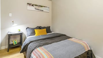 1 dormitorio, escritorio, tabla de planchar con plancha y wifi gratis