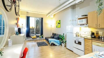 Refrigerador, microondas, horno, placa de cocina