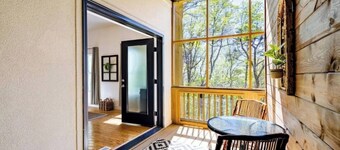 The Oak Upscale Apartment