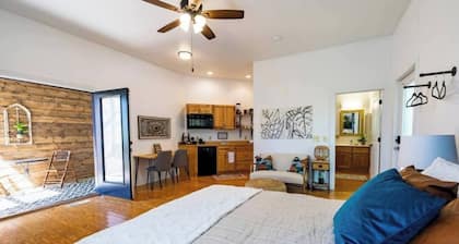 The Oak Upscale Apartment