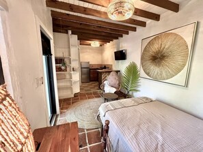 1 habitación, tabla de planchar con plancha, wifi y ropa de cama