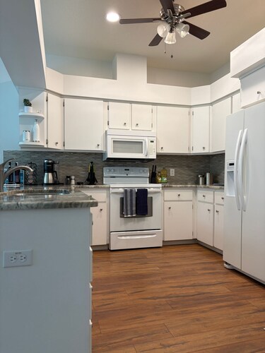 Charming 2-bed/2-bath retreat 5 minutes to Rainbow Springs State Park & KP Hole.