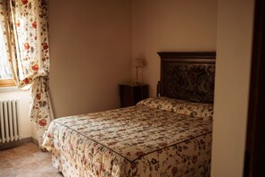 4 bedrooms, in-room safe, iron/ironing board, travel cot