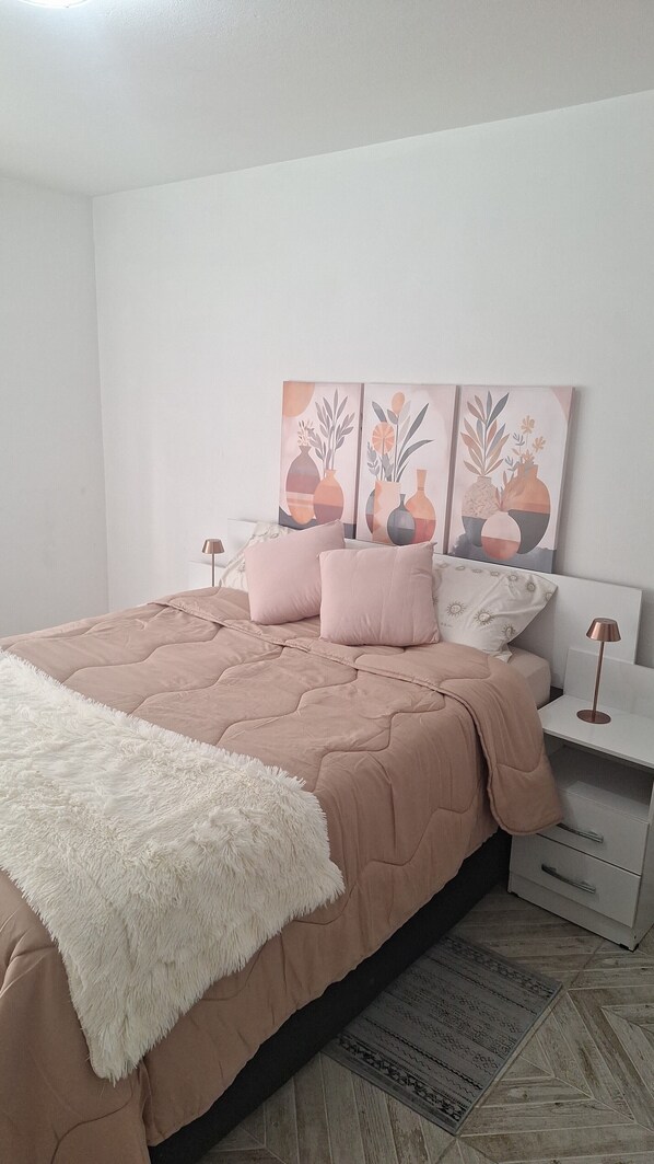 2 bedrooms, iron/ironing board, WiFi, bed sheets