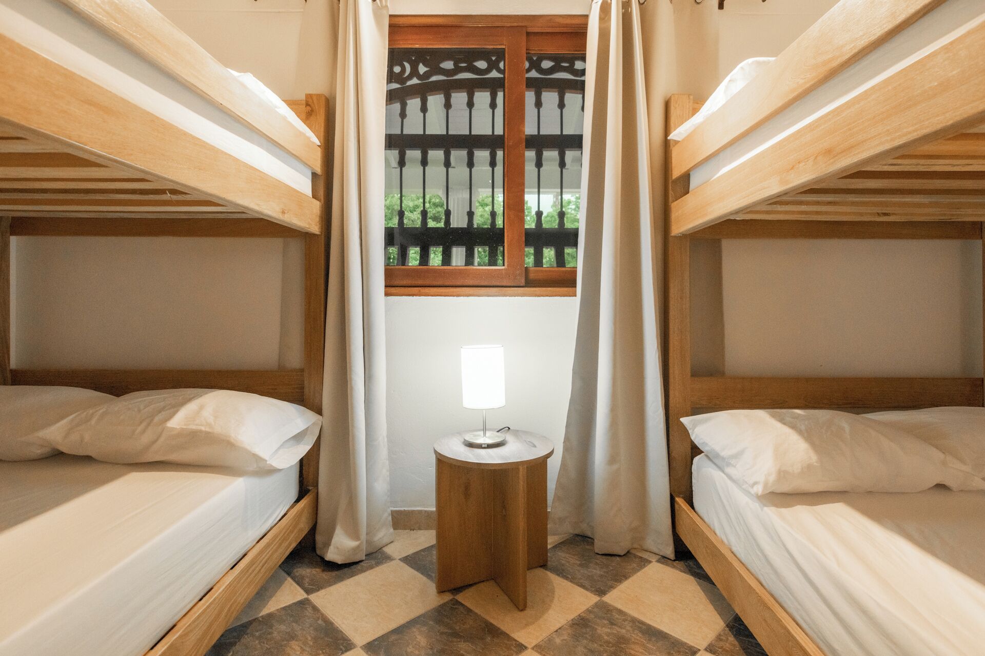 5 bedrooms, iron/ironing board, WiFi, bed sheets