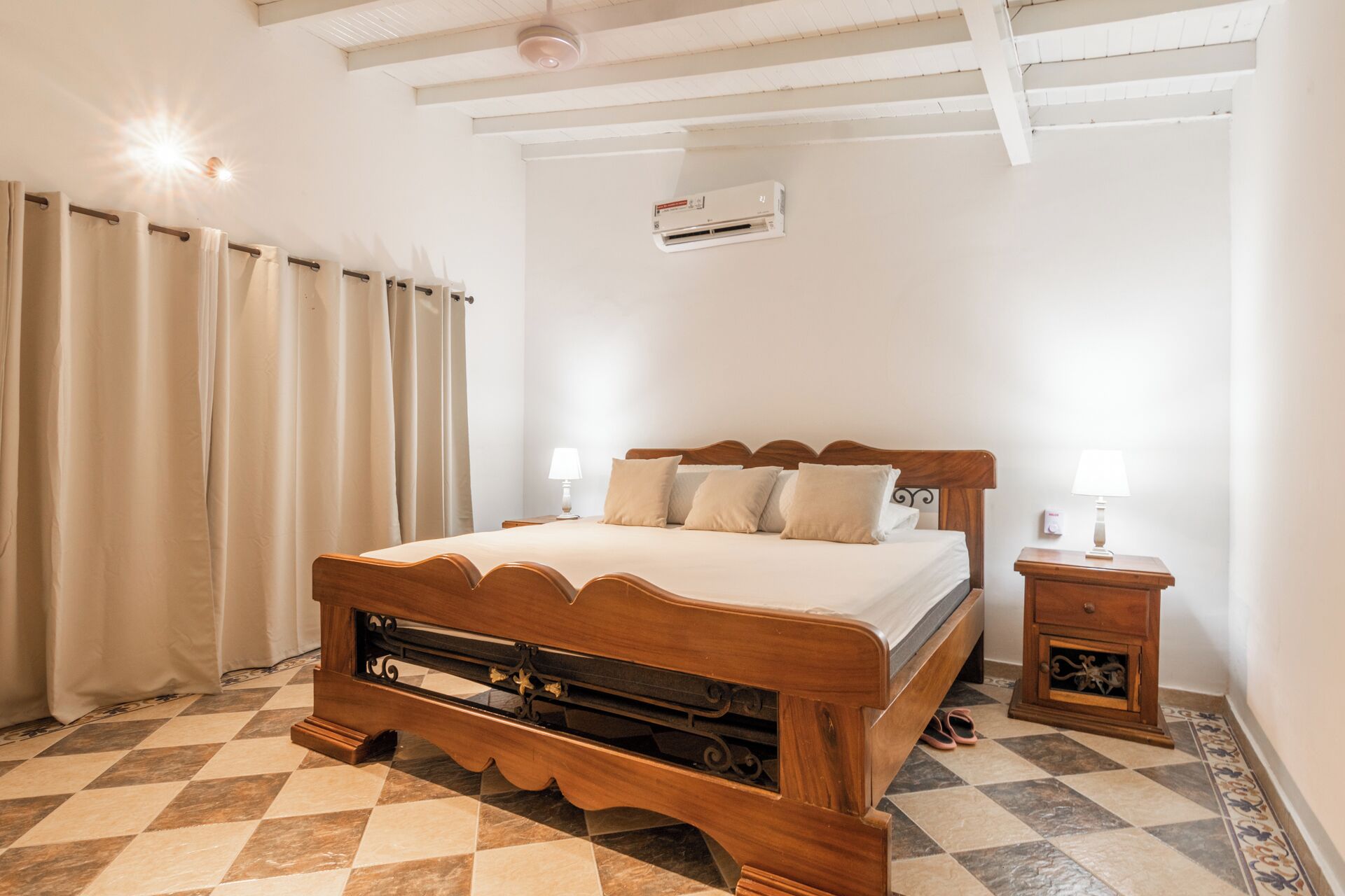 5 soverom, strykejern/-brett, wi-fi og sengetøy