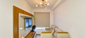 Basic Apartment | Living area