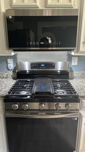 Micro-ondes, four, plaque de cuisson, lave-vaisselle