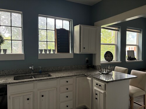 Charming estate with AC Wifi in Bessemer - 6 bedrooms available