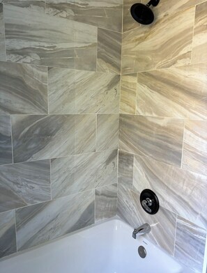 Ducha y papel higiénico