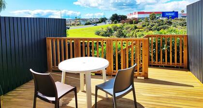 New Townhouse With View - Walking to Botany Center