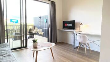 Apartment, 2 Bedrooms, Balcony, Garden View | Living room