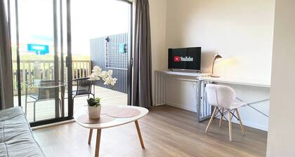 New Townhouse With View - Walking to Botany Center