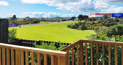 New Townhouse With View - Walking to Botany Center