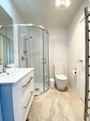 Apartment, 2 Bedrooms, Balcony, Garden View | Bathroom - New Townhouse With View - Walking to Botany Center (Auckland)