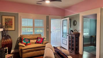 Een smart-tv en een stereo