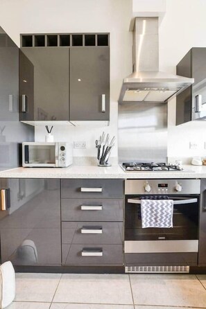 Fridge, microwave, oven, stovetop