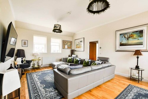 Luxury Seaview Gated Penthouse- Near Edinburgh.