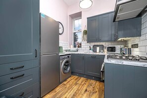 Refrigerador, microondas, horno, lavavajillas