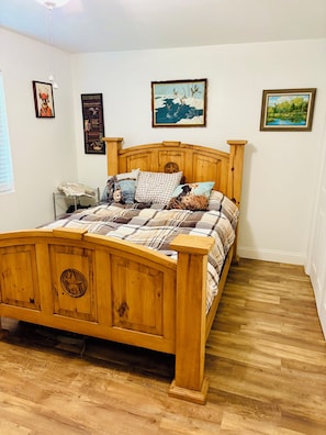 3 habitaciones, tabla de planchar con plancha, wifi y ropa de cama