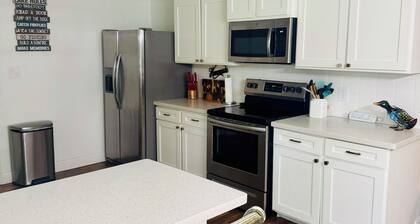 Peek a Boo Lake View home in beautiful Sam Rayburn neighborhood