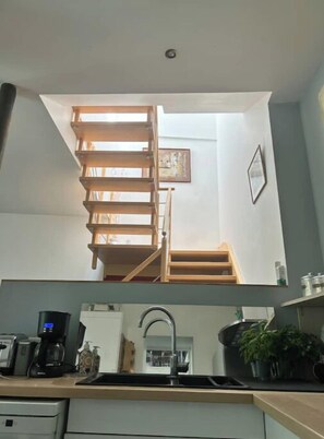 Microondas, horno, placa de cocina y lavavajillas