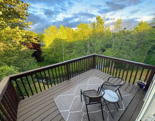 Quiet creekside carriage house in the trees.