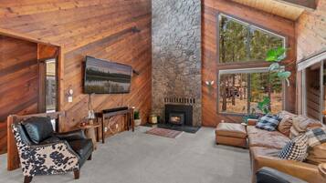 Televisie en een open haard