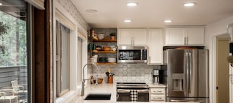 Mountain Modern Retreat at Black Butte Ranch – 4BR/3BA w/ Loft & Deck