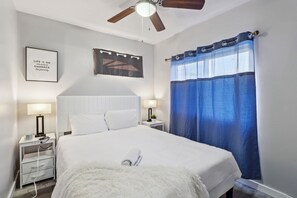 2 Schlafzimmer, Schreibtisch, Bügeleisen/Bügelbrett, kostenloses WLAN