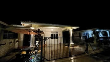 House, 3 Bedrooms, Accessible, Smoking | Property entrance