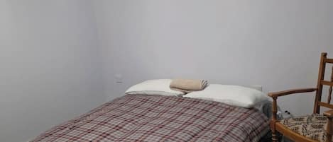 1 bedroom, iron/ironing board, Internet, bed sheets