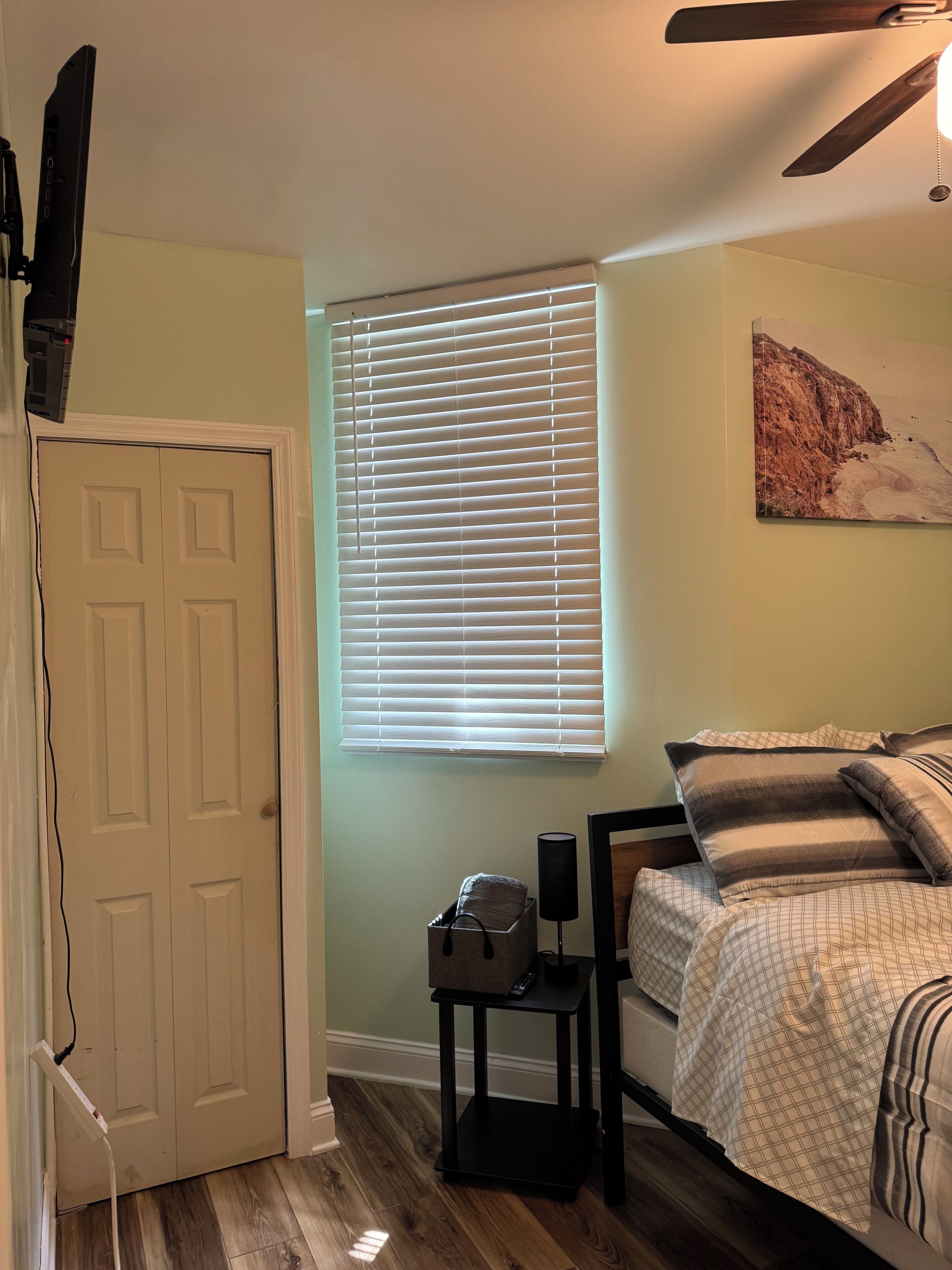 2 bedrooms, iron/ironing board, WiFi, bed sheets