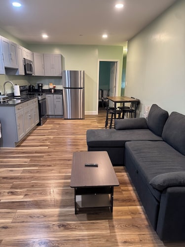 Suitable 2-bedroom apartment with AC in Philadelphia