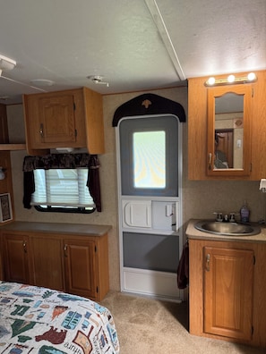 1 dormitorio y ropa de cama