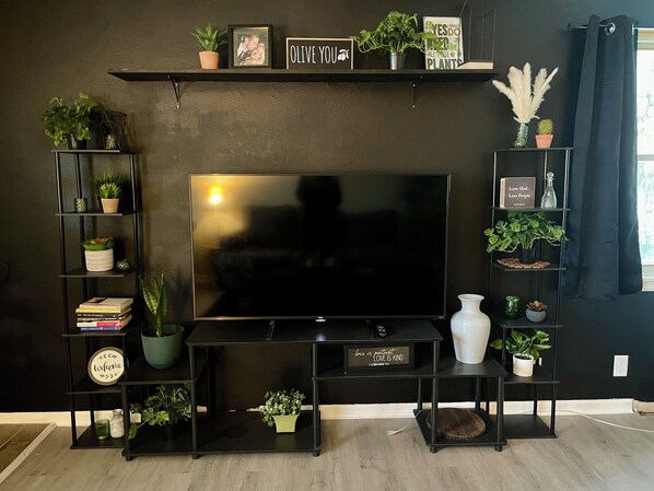 Interior - Classy 2 Bedroom Home (Belton)