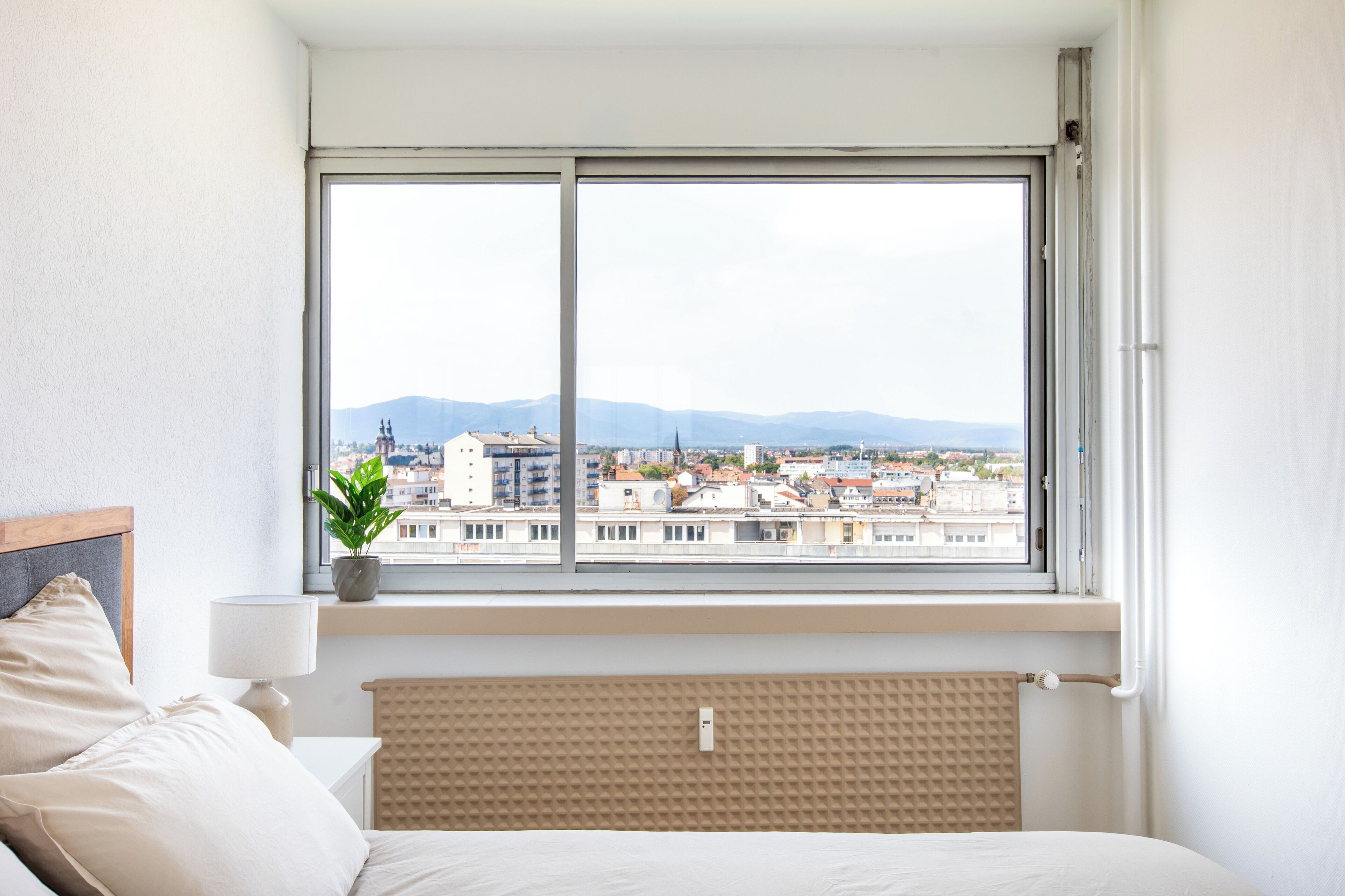 2 makuuhuonetta, työpöytä, silitysrauta/-lauta, ilmainen Wi-Fi